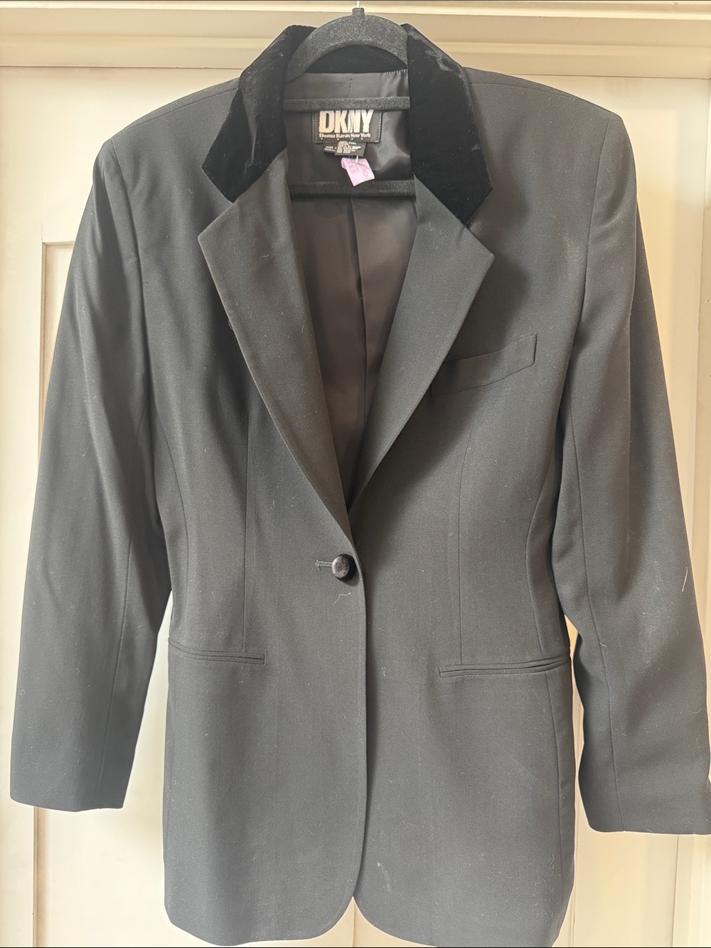 Women’s DKNY velvet collar blazer size 10